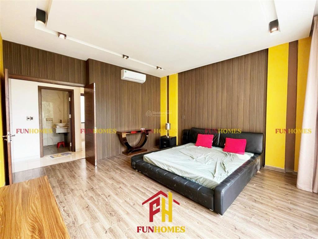 Biệt thự vinhomes riverside cho thuê đầy đủ nội thất hiện đại, có bể bơi riêng