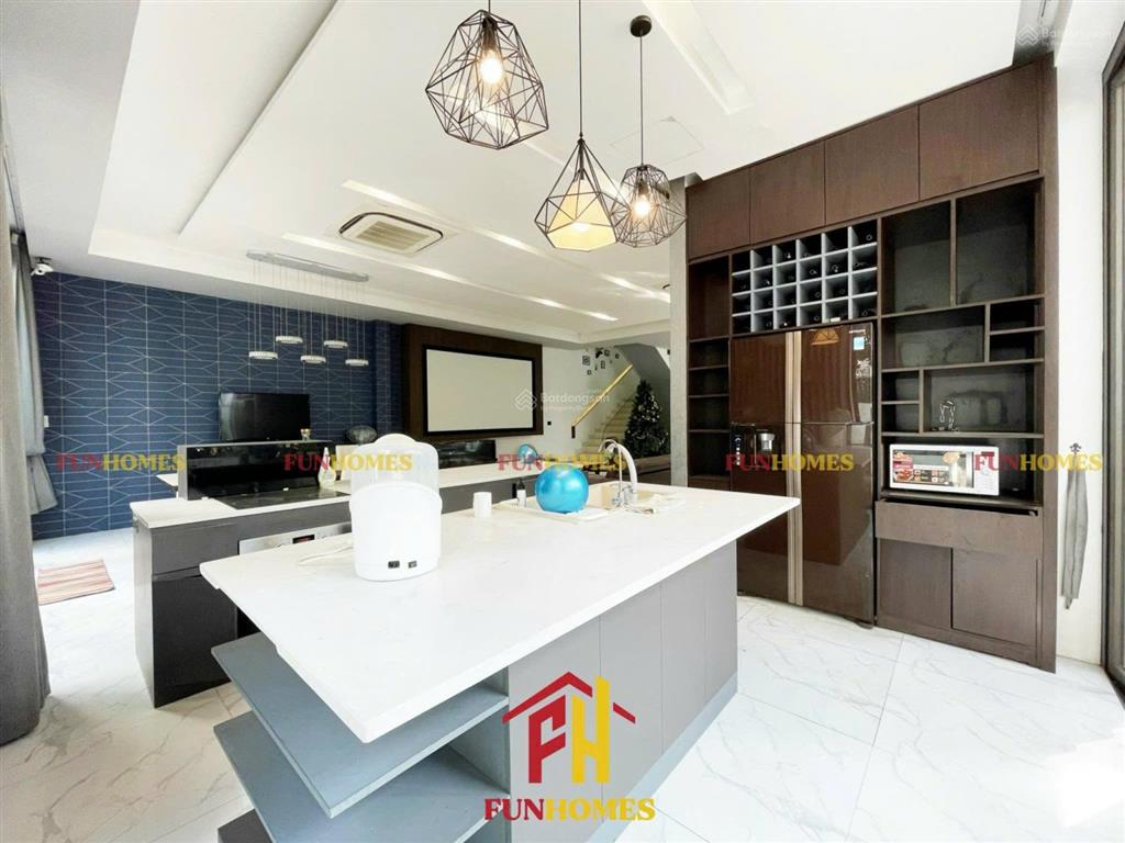 Biệt thự vinhomes riverside cho thuê đầy đủ nội thất hiện đại, có bể bơi riêng