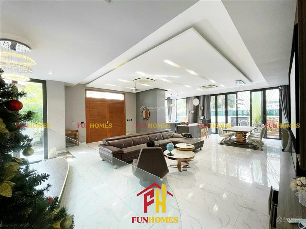 Biệt thự vinhomes riverside cho thuê đầy đủ nội thất hiện đại, có bể bơi riêng