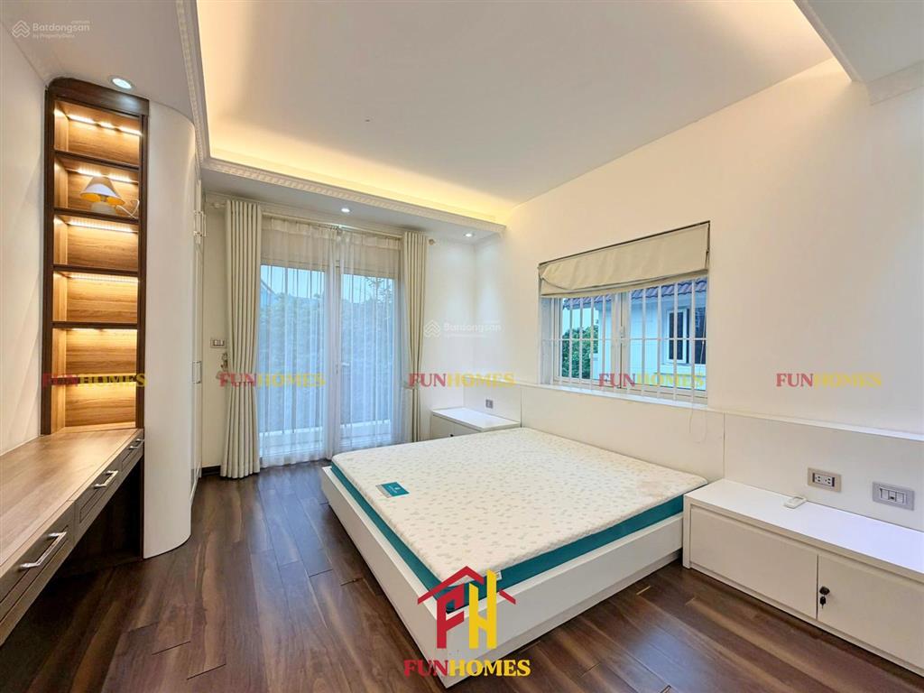 Cho thuê biệt thự song lập bằng lăng  vinhomes riverside, hoàn thiện đủ đồ hiện đại, cao cấp