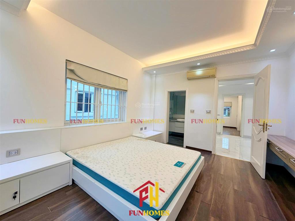 Cho thuê biệt thự song lập bằng lăng  vinhomes riverside, hoàn thiện đủ đồ hiện đại, cao cấp