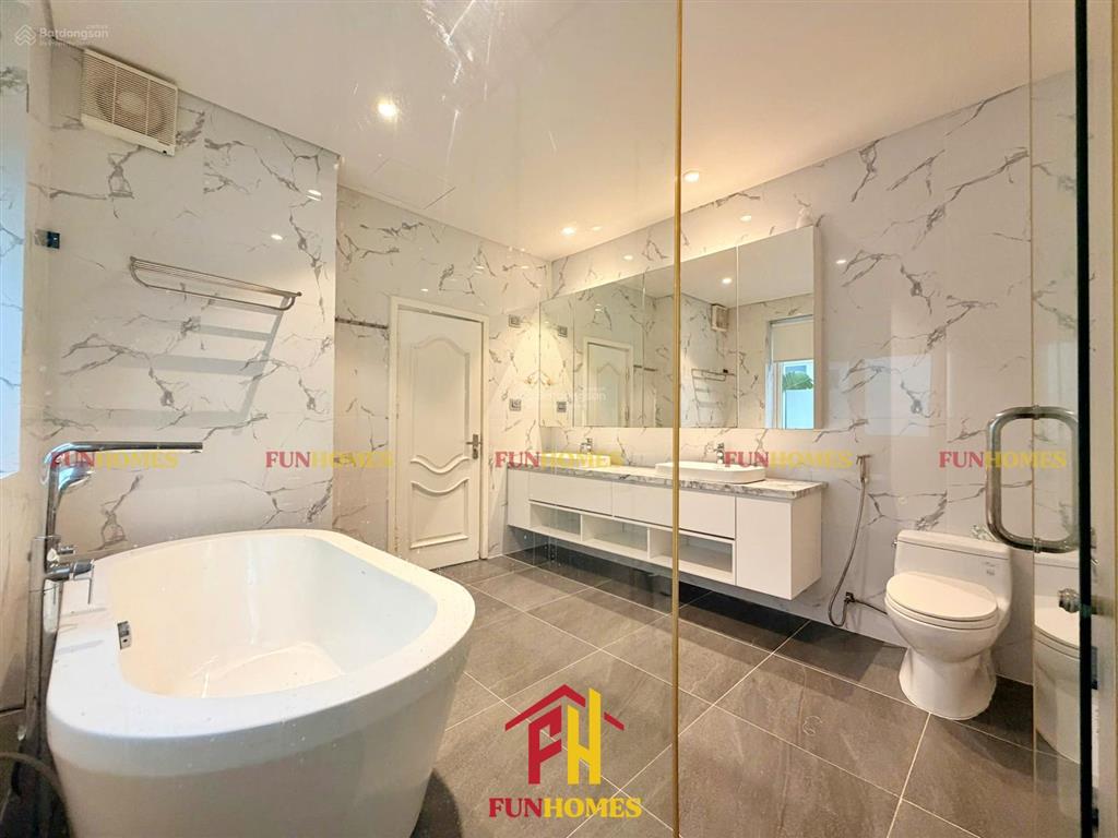 Cho thuê biệt thự song lập bằng lăng  vinhomes riverside, hoàn thiện đủ đồ hiện đại, cao cấp