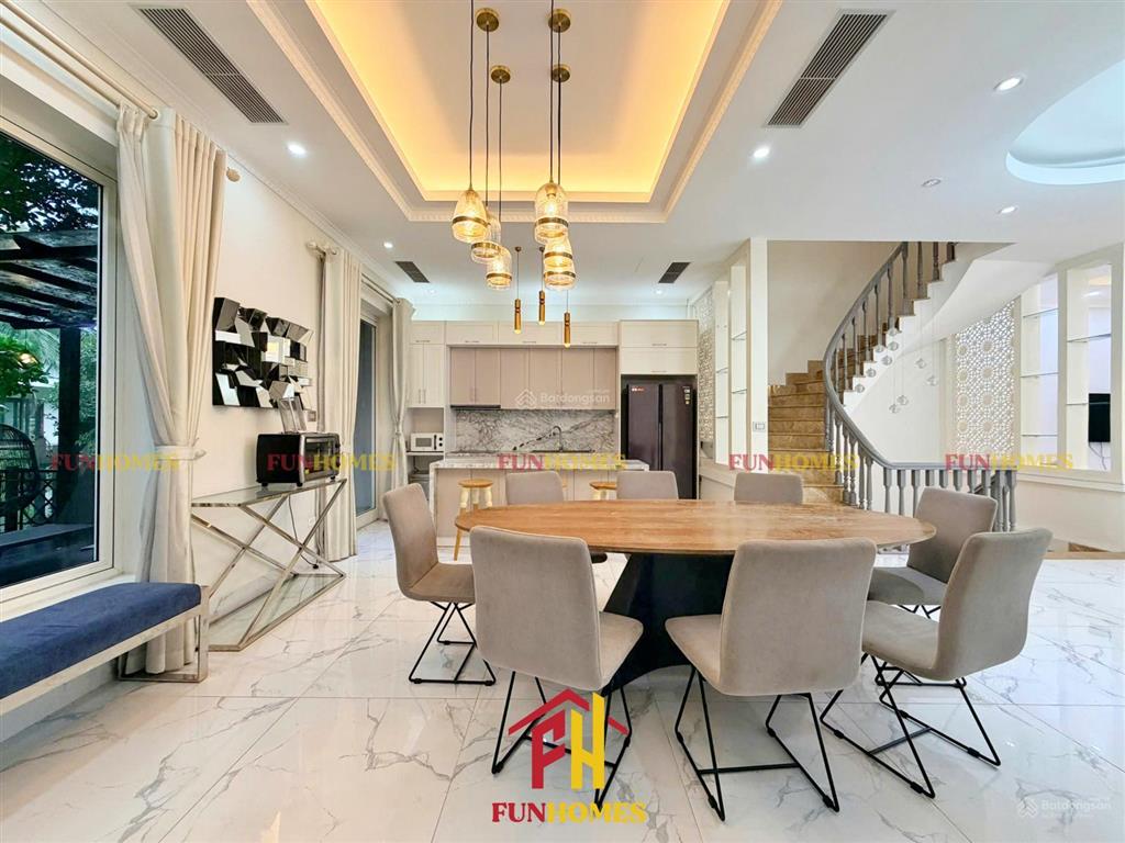 Cho thuê biệt thự song lập bằng lăng  vinhomes riverside, hoàn thiện đủ đồ hiện đại, cao cấp