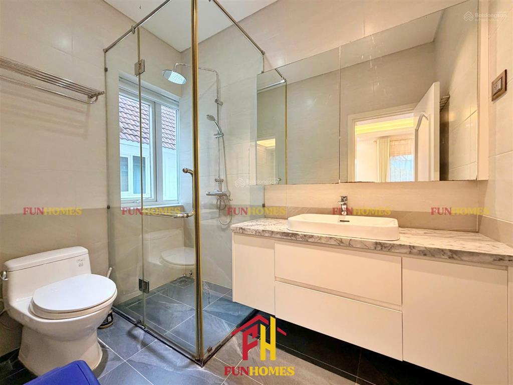 Cho thuê biệt thự song lập bằng lăng  vinhomes riverside, hoàn thiện đủ đồ hiện đại, cao cấp