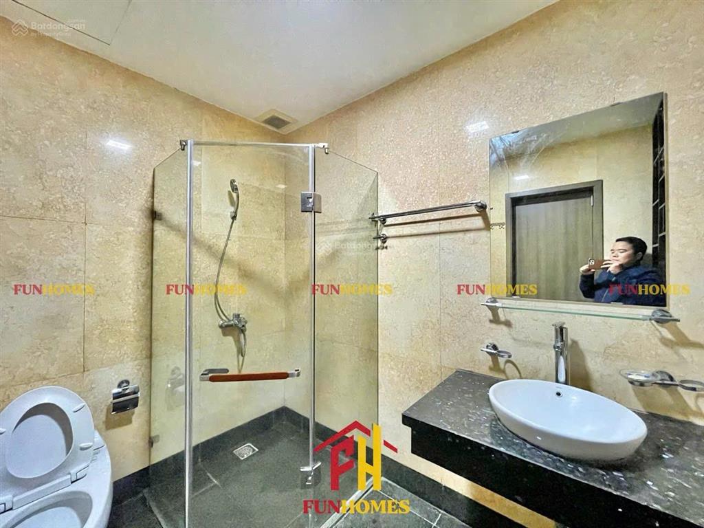 Biệt thự vinhomes riverside cho thuê đầy đủ nội thất hiện đại, gần trường bis