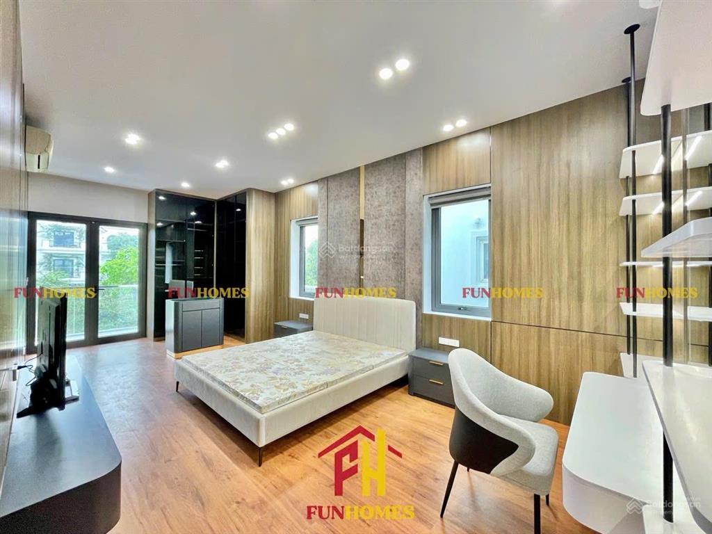 Biệt thự vinhomes riverside cho thuê đầy đủ nội thất hiện đại, gần trường bis