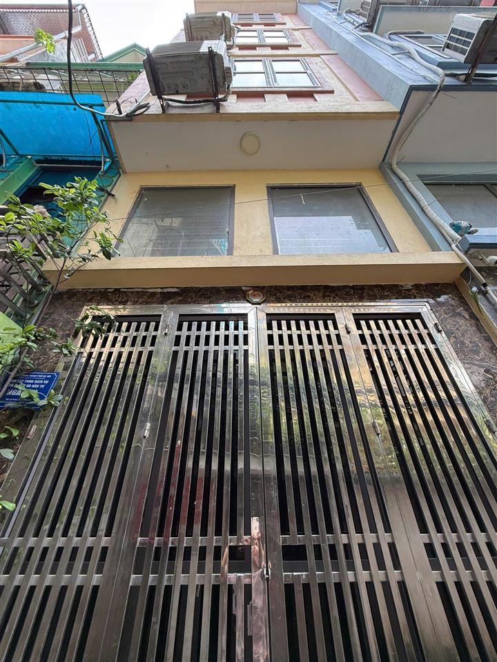 Chính chủ cần bán căn nhà 30m2 vị trí đẹp tại phố đại từ, gần chợ, bệnh viện, trường học