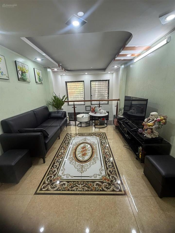 Chính chủ cần bán căn nhà 30m2 vị trí đẹp tại phố đại từ, gần chợ, bệnh viện, trường học