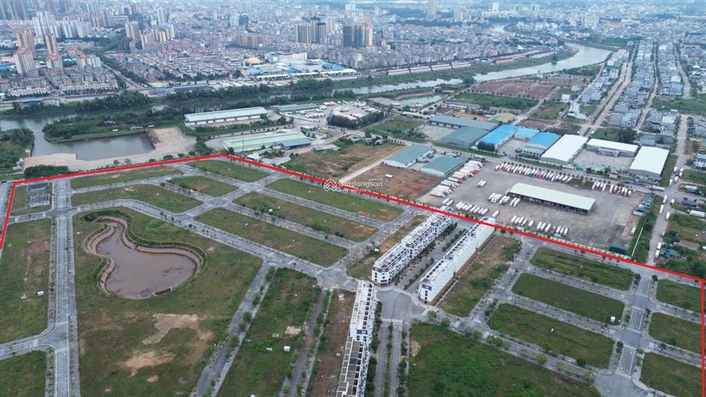 Bán nhanh 1 ô mặt hồ siêu đẹp và 1 ô khe thoáng. sẵn sổ giá thương lượng.
