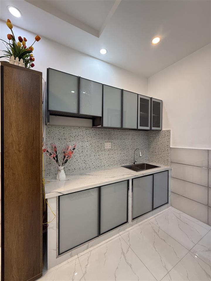 Nhà mới 1 lửng  lầu ba đình 2pn, sổ hồng hiện hữu