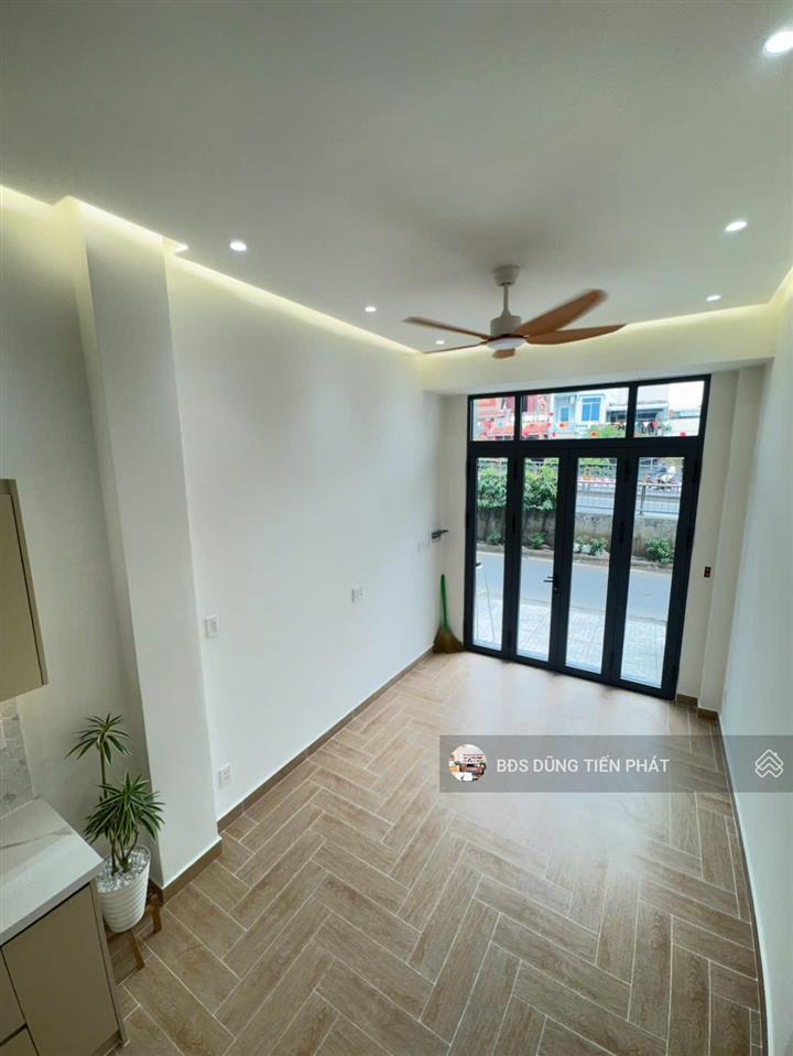 Mặt tiền 4 tầng, 3 phòng ngủ, dương bá trạc, p2