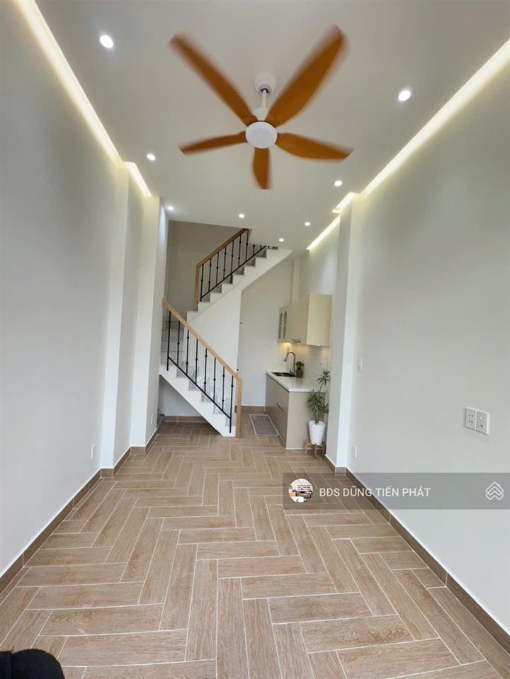 Mặt tiền 4 tầng, 3 phòng ngủ, dương bá trạc, p2
