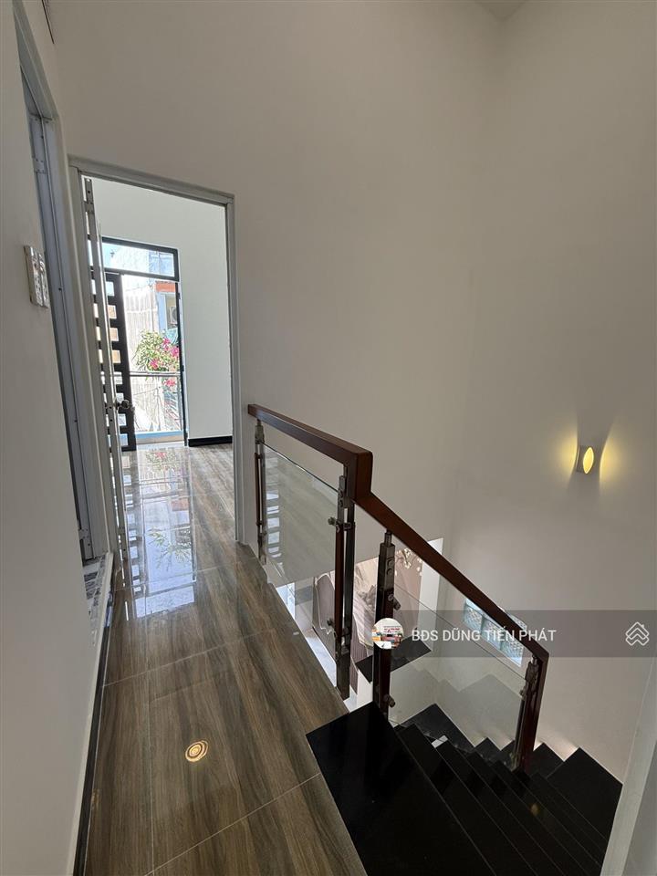 Nhà mới 1 lửng lầu 3 pn hẻm 6m lương văn căn p15