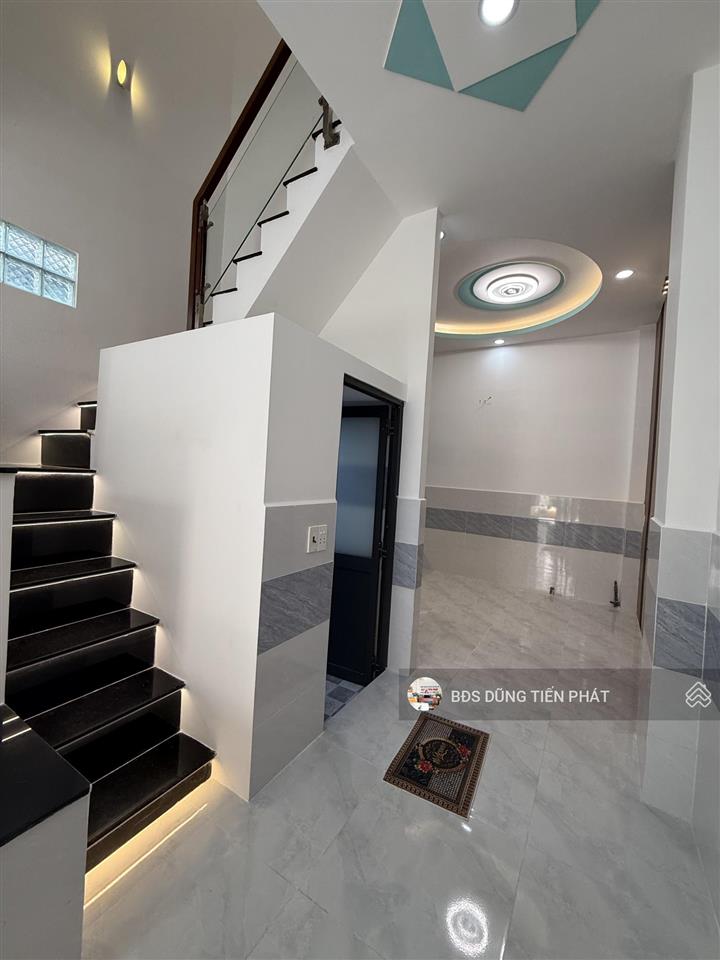 Nhà mới 1 lửng lầu 3 pn hẻm 6m lương văn căn p15