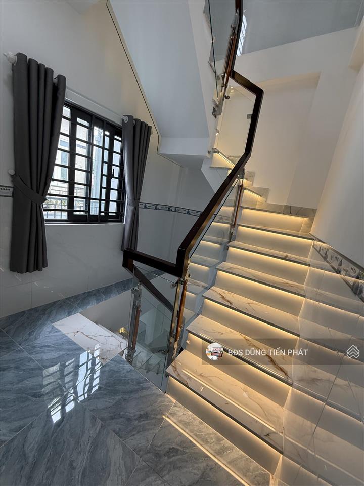 Nhà 2 lầu hẻm thông hưng phú, gần cầu chữ y q8