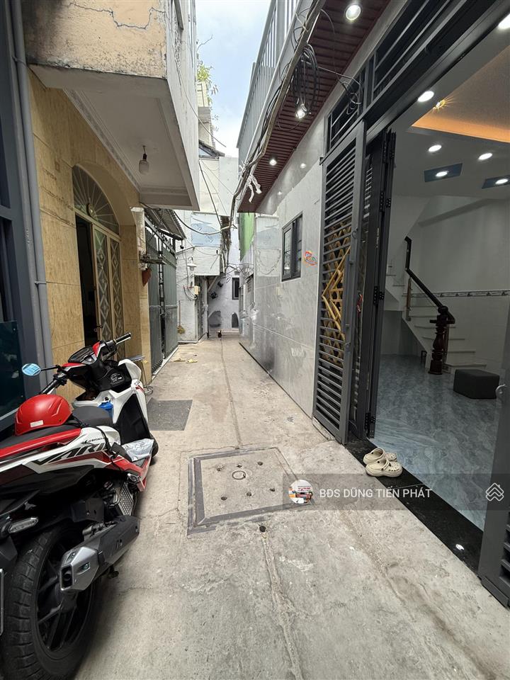Nhà 2 lầu hẻm thông hưng phú, gần cầu chữ y q8