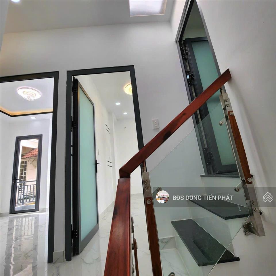 Nhà hẻm thẳng 1 lầu cách mt 20m hưng phú, p8