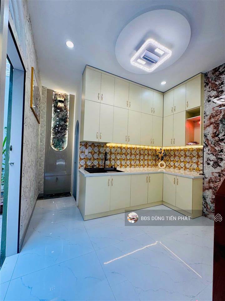 2 lầu đúc nhà mới đẹp âu dương lân, 4 phòng ngủ