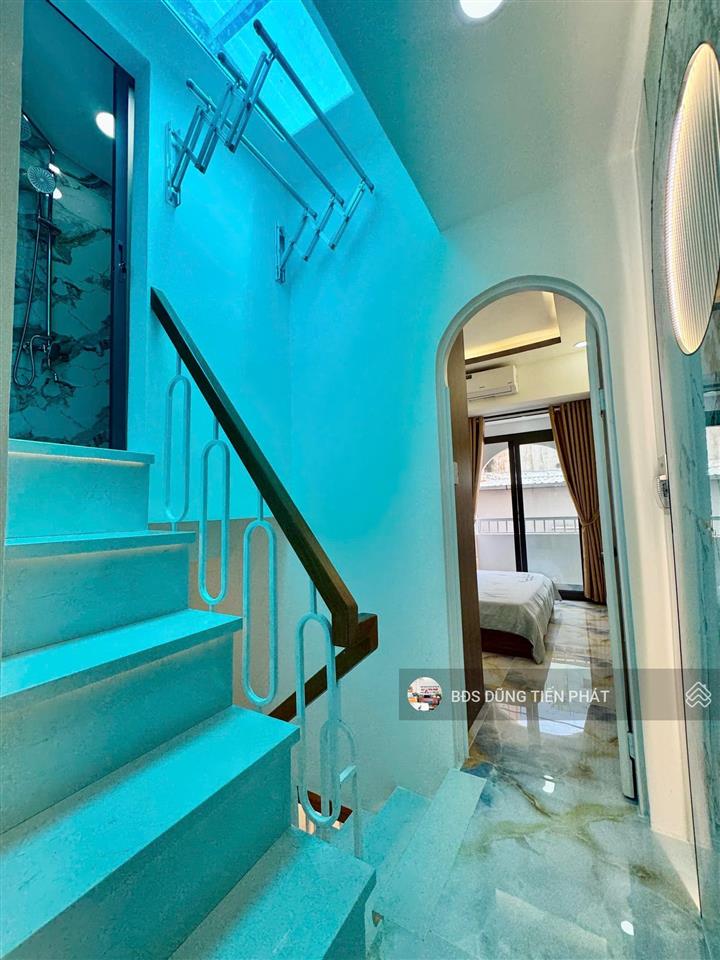 Nhà 2 lầu sân thượng cách mt chỉ 30m dạ nam q8