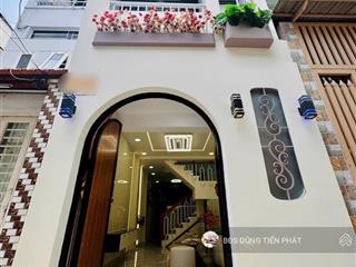 Nhà 2 lầu sân thượng cách mt chỉ 30m dạ nam q8
