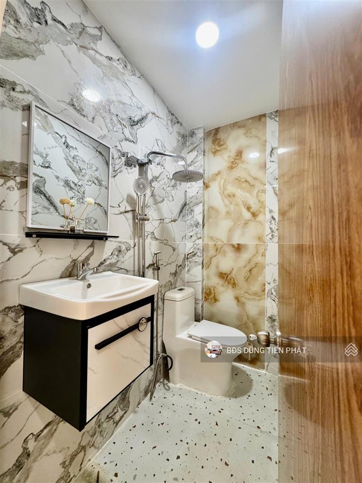 Nhà 2 lầu sân thượng cách mt chỉ 30m dạ nam q8