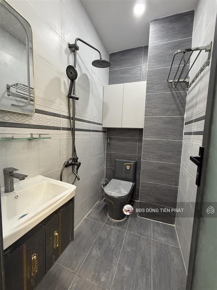 Nhà mới xây 2 lầu sân thượng hẻm 4m hưng phú p10