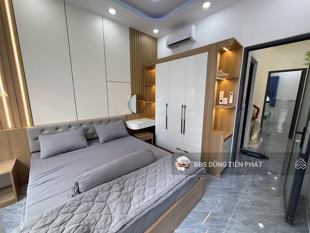 Nhà mới xây 2 lầu sân thượng hẻm 4m hưng phú p10