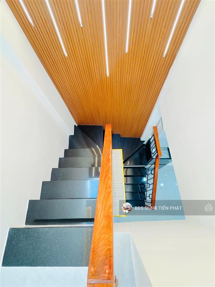 Nhà mới ngang 7,8m x 5m nở hậu 3pn hưng phú