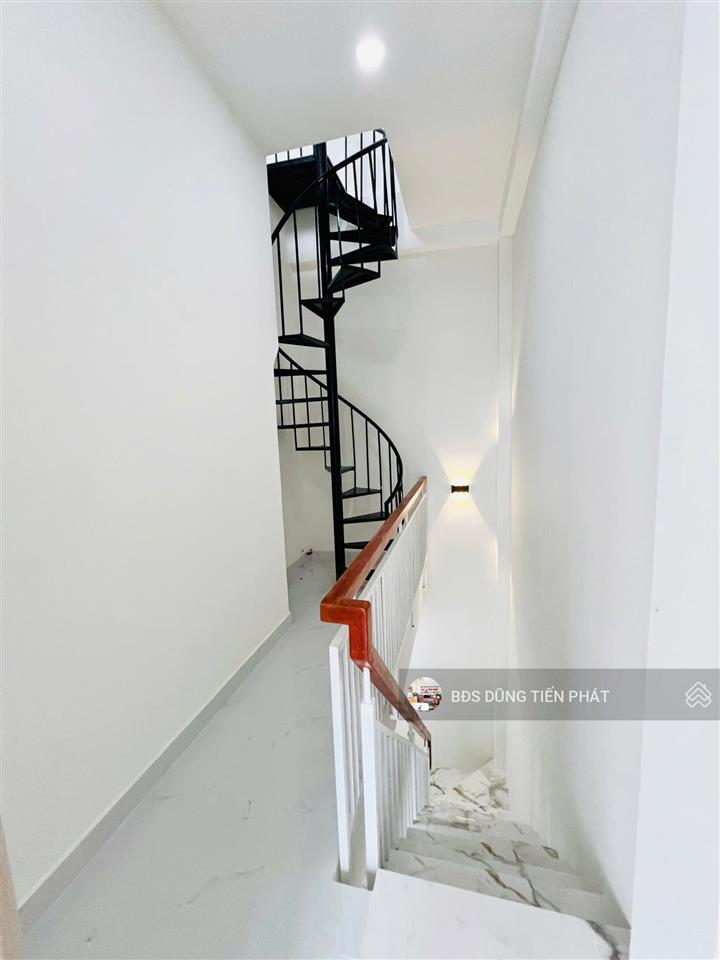 2 lầu sân thượng 4 phòng ngủ nhà mới lưu hữu phước p15