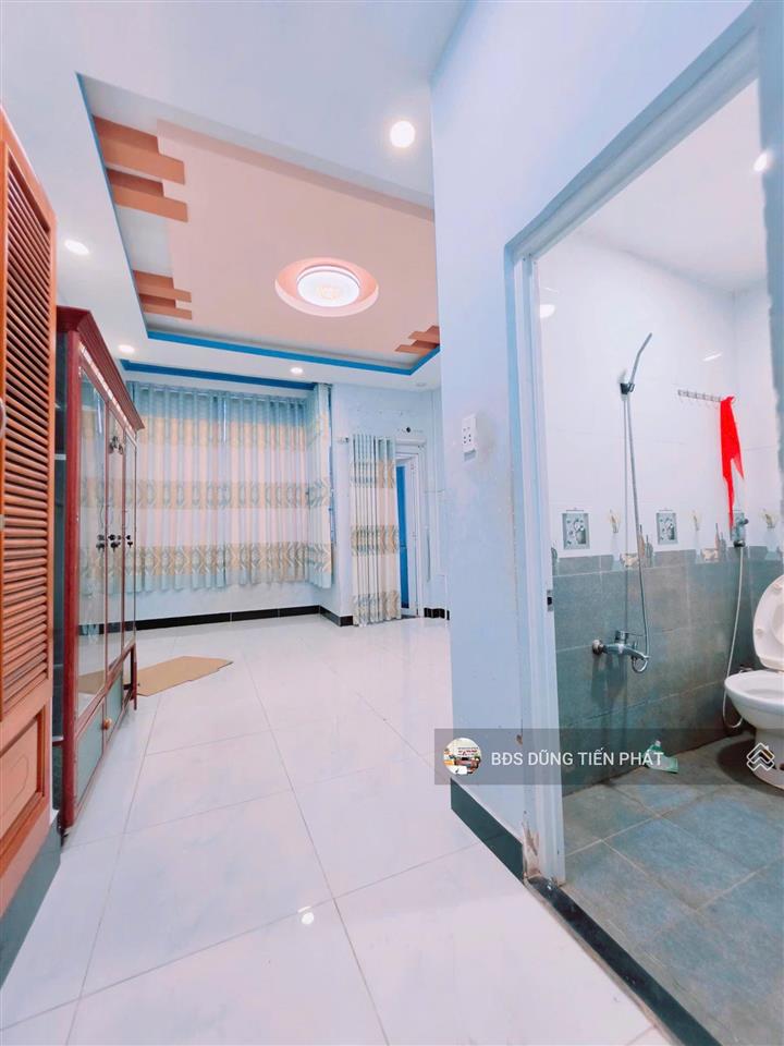 Nhà 3 lầu đúc hẻm bông sao p5  q8 trước nhà 4m