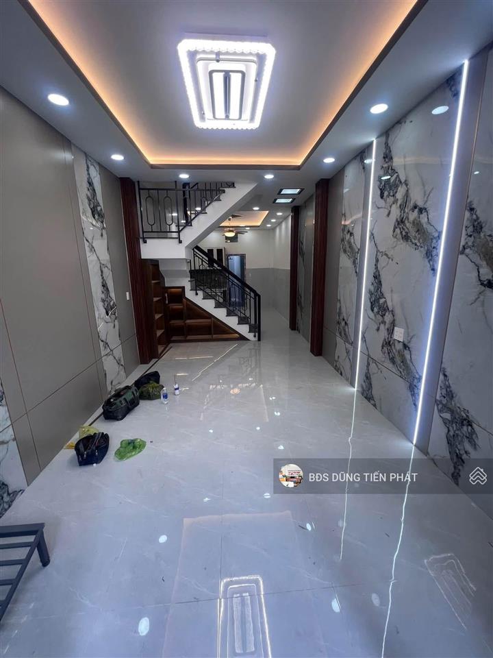 Nhà mới 2 lầu sân thượng 3 pn đường tùng thiện vương