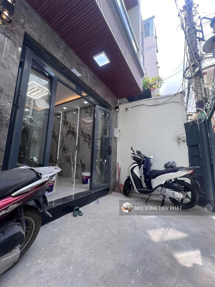 Nhà mới 2 lầu sân thượng 3 pn đường tùng thiện vương