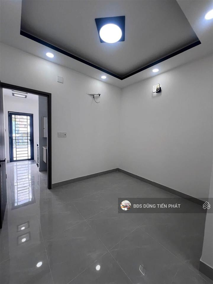 Nhà mới 2 lầu sân thượng 3 pn đường tùng thiện vương