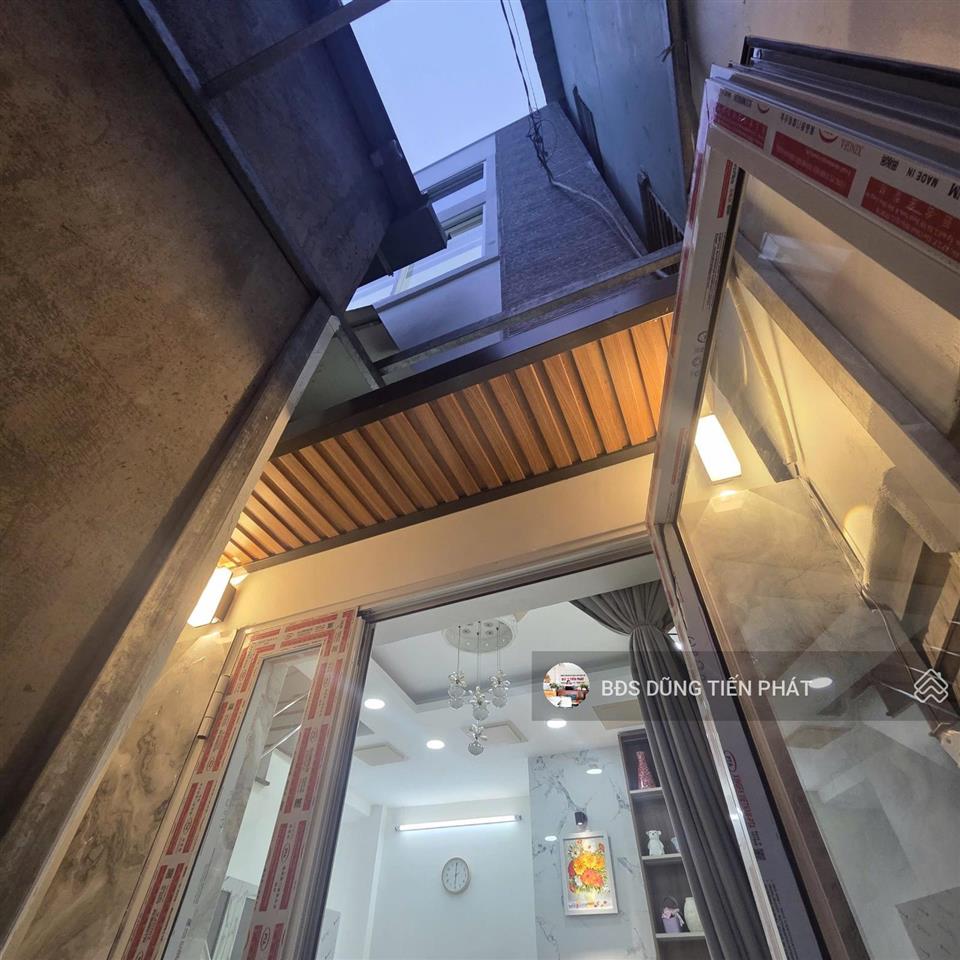 Mặt tiền thụt 1 lửng 1 lầu p15 (35m2 đất) giá tốt