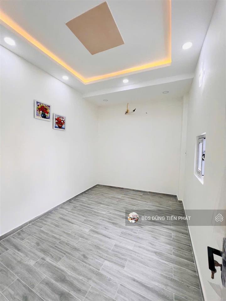 Nhà mới 2 lầu lương văn can p15 (5 pn) gần đường