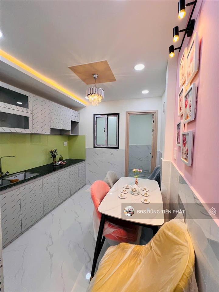 Nhà mới 2 lầu lương văn can p15 (5 pn) gần đường