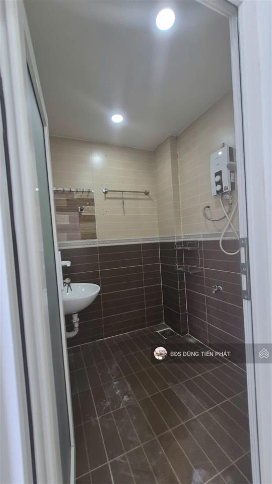 Nhà mới 2 lầu nở hậu nguyễn duy p9 hẻm thông