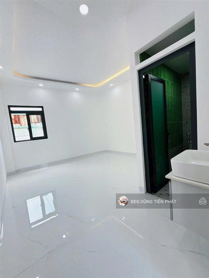 Nhà mới 3 lầu, 5 phòng ngủ phạm thế hiển, p4