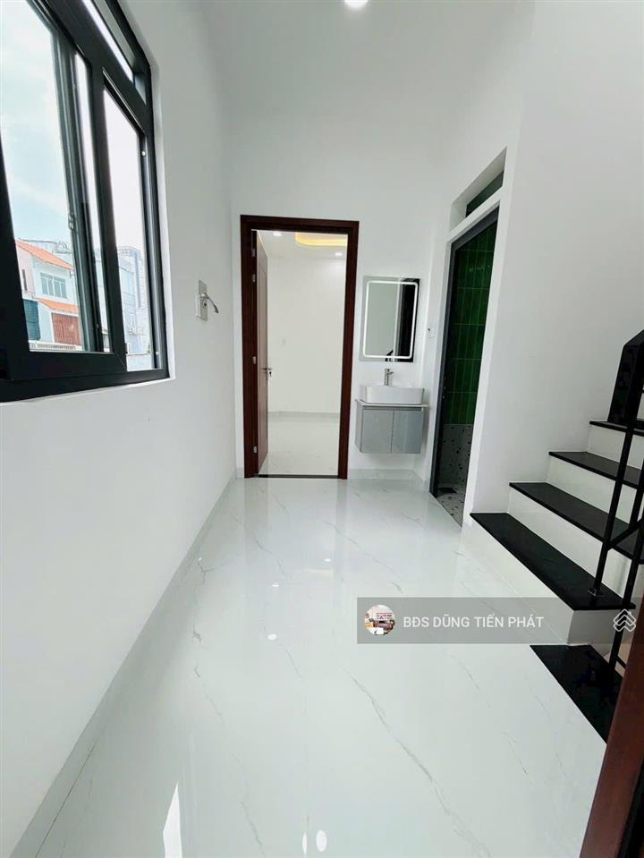 Nhà mới 3 lầu, 5 phòng ngủ phạm thế hiển, p4