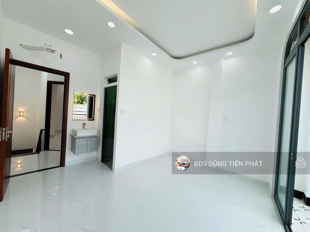 Nhà mới 3 lầu, 5 phòng ngủ phạm thế hiển, p4