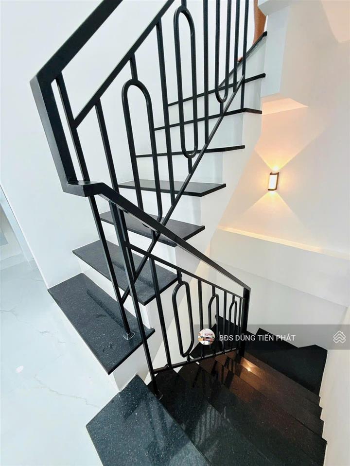 Nhà mới 3 lầu, 5 phòng ngủ phạm thế hiển, p4