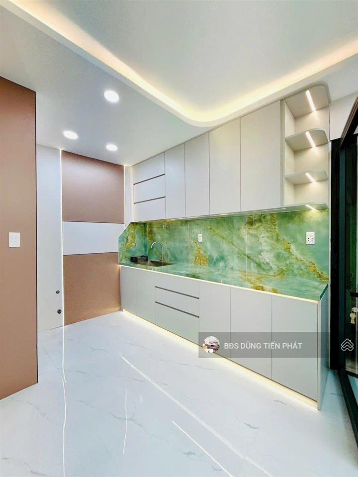 Nhà mới 3 lầu, 5 phòng ngủ phạm thế hiển, p4