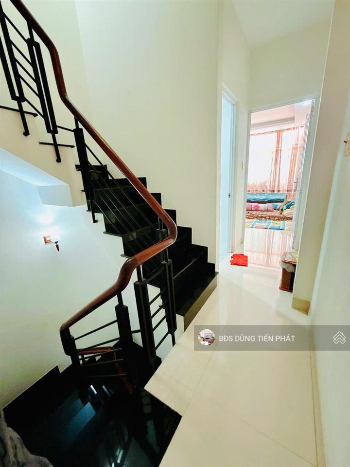 Nhà nở hậu 2 lầu sân thượng bùi minh trực p5