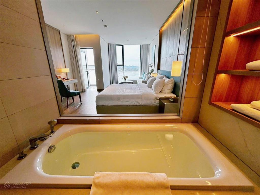 Bán căn hộ khách sạn alacarte hạ long, dt 45,2m2, view đẹp, sổ đỏ