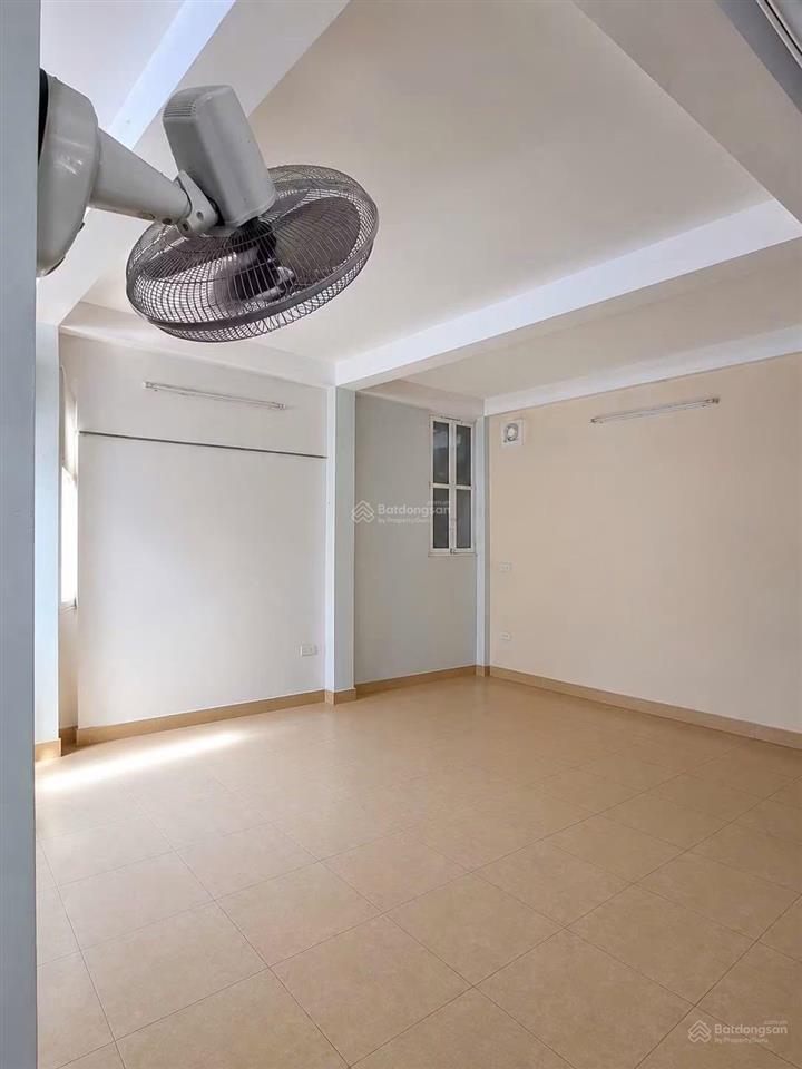 30 tỷ hơn, bán nhà phân lô  ngọc khánh  ba đình  80m  4 tầng  đường 3 ô tô  kd  3 thoáng.