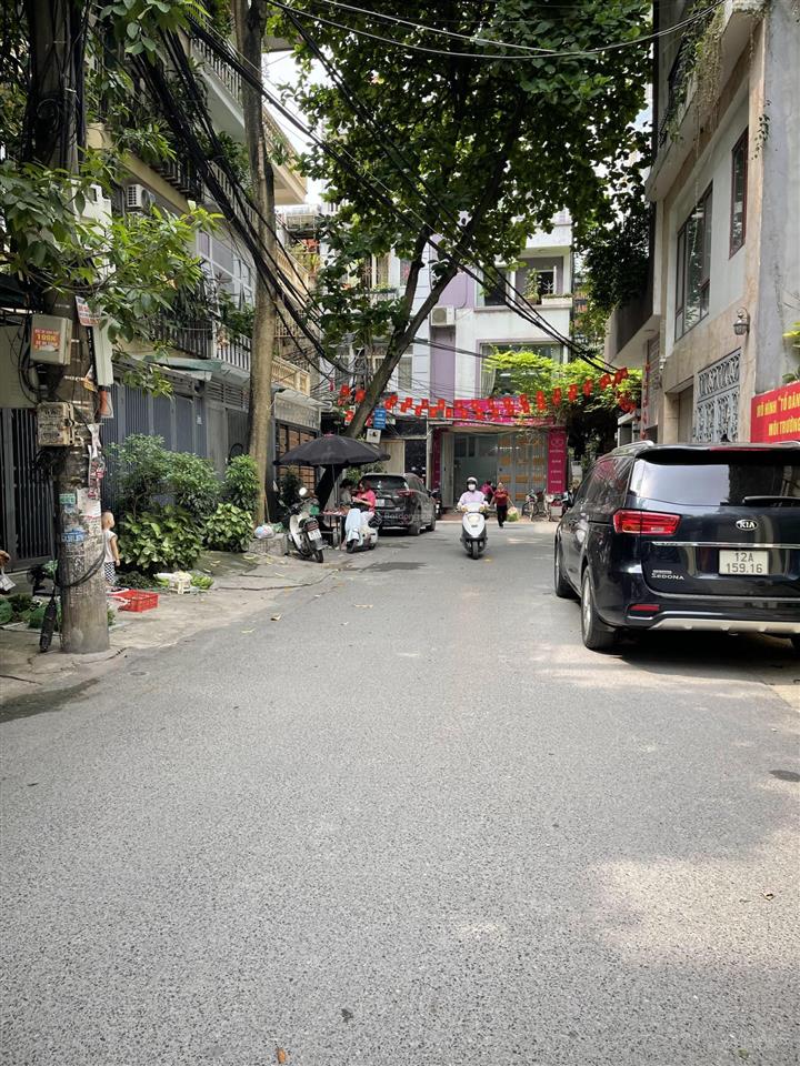 30 tỷ hơn, bán nhà phân lô  ngọc khánh  ba đình  80m  4 tầng  đường 3 ô tô  kd  3 thoáng.