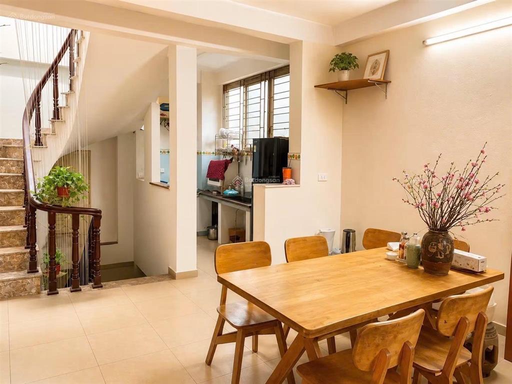 30 tỷ hơn, bán nhà phân lô  ngọc khánh  ba đình  80m  4 tầng  đường 3 ô tô  kd  3 thoáng.