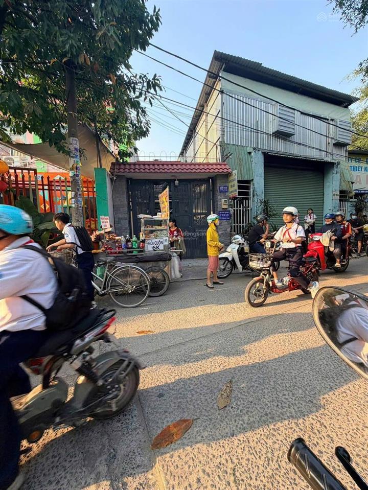 Mặt tiền 8m dt 128m2. sổ hồng riêng
