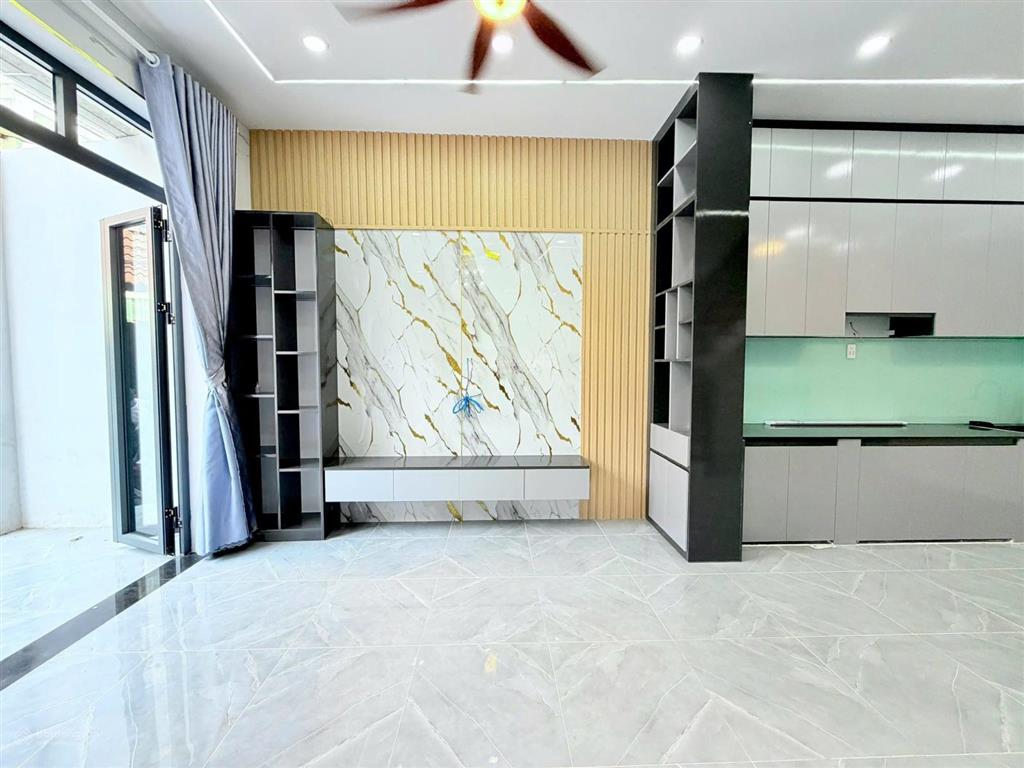 Nhà mới đẹp 2 tầng  shr  đường thông  trung mỹ tây quận 12  chỉ 5.5 tỷ.