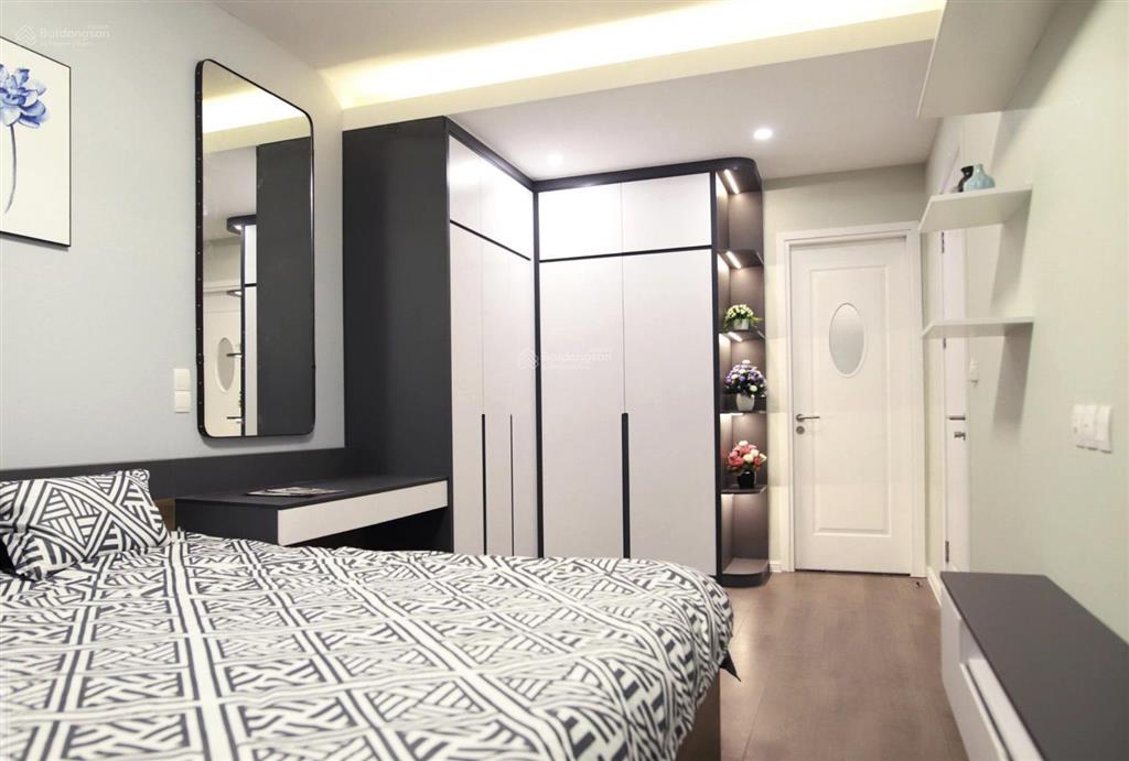 Bán 2 phòng ngủ 82m2 giá 7,4 tỷ full nội thất tại imperia sky garden (trục căn 2pn thiết kế đẹp)
